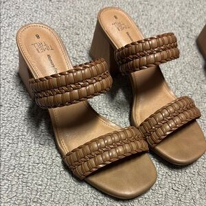 Time and Tru Women's Tan Woven Sandals